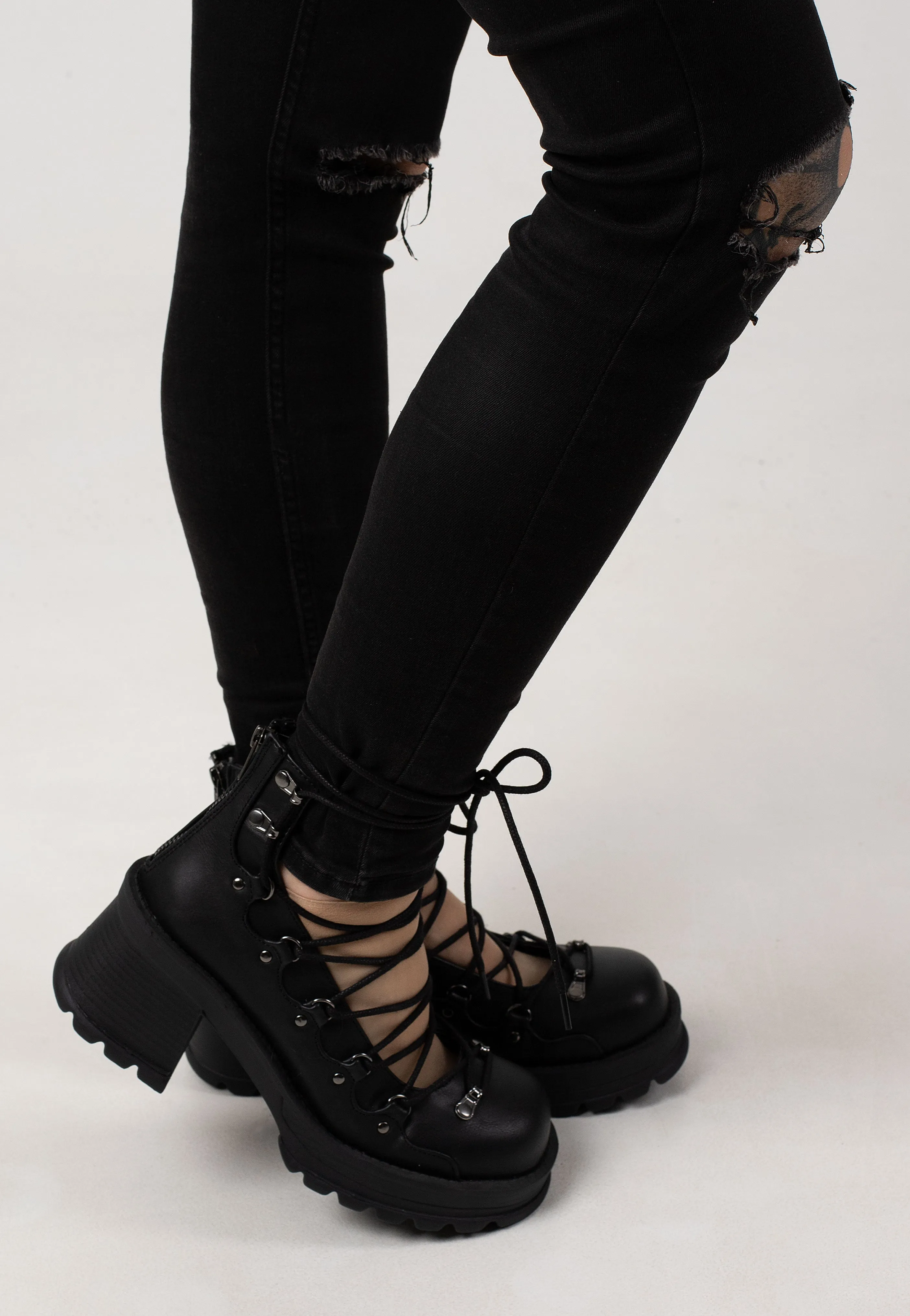 DemoniaCult - Bratty 32 Black - Heels