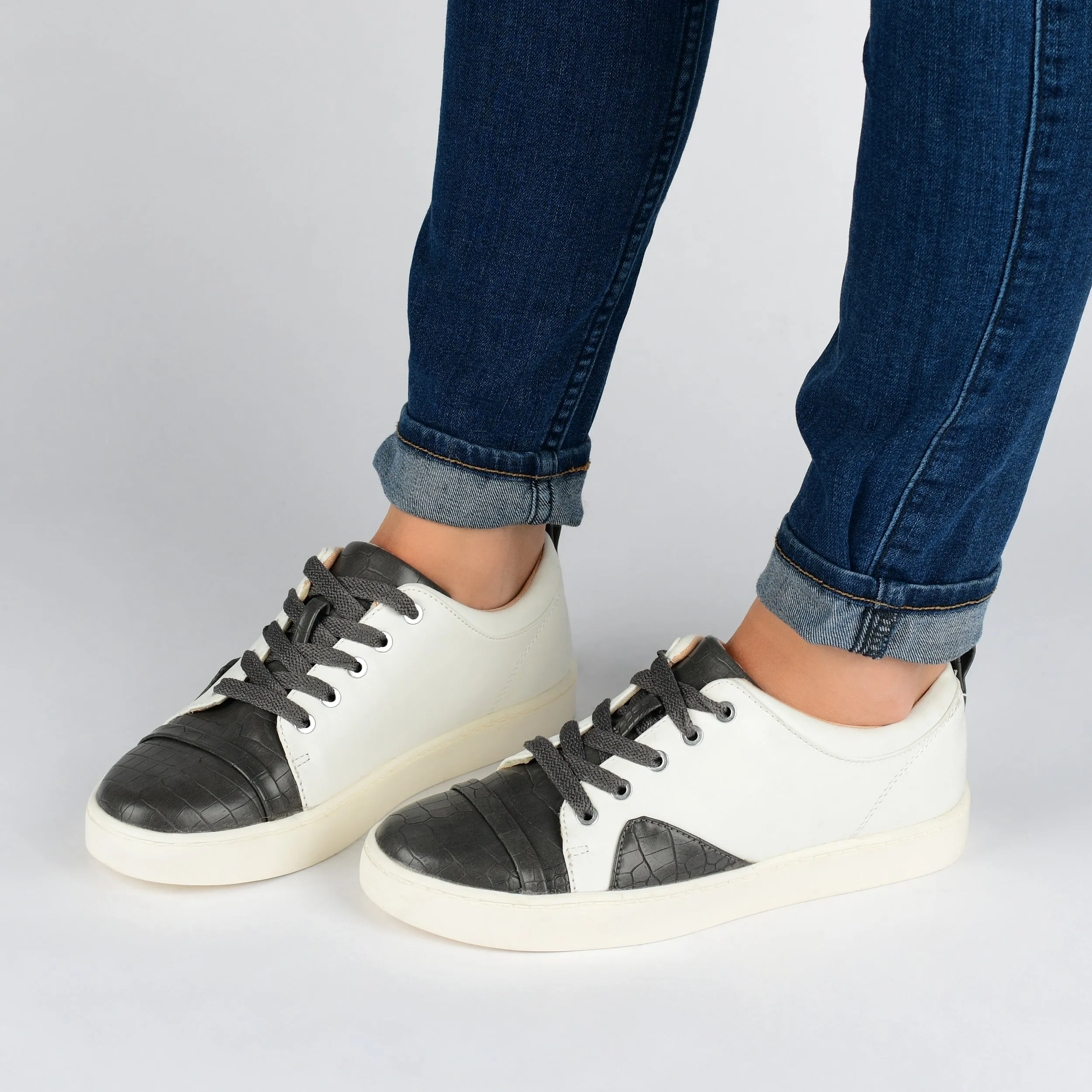 Journee Collection Women's Tru Comfort Foam Kyndra Sneakers