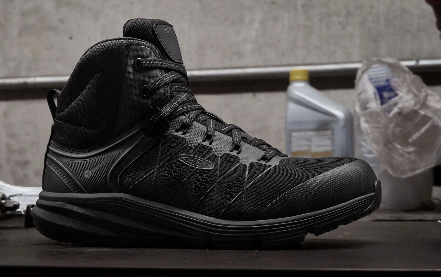 Keen Men's Vista Energy Mid (Carbon Toe)  |  Black/Raven