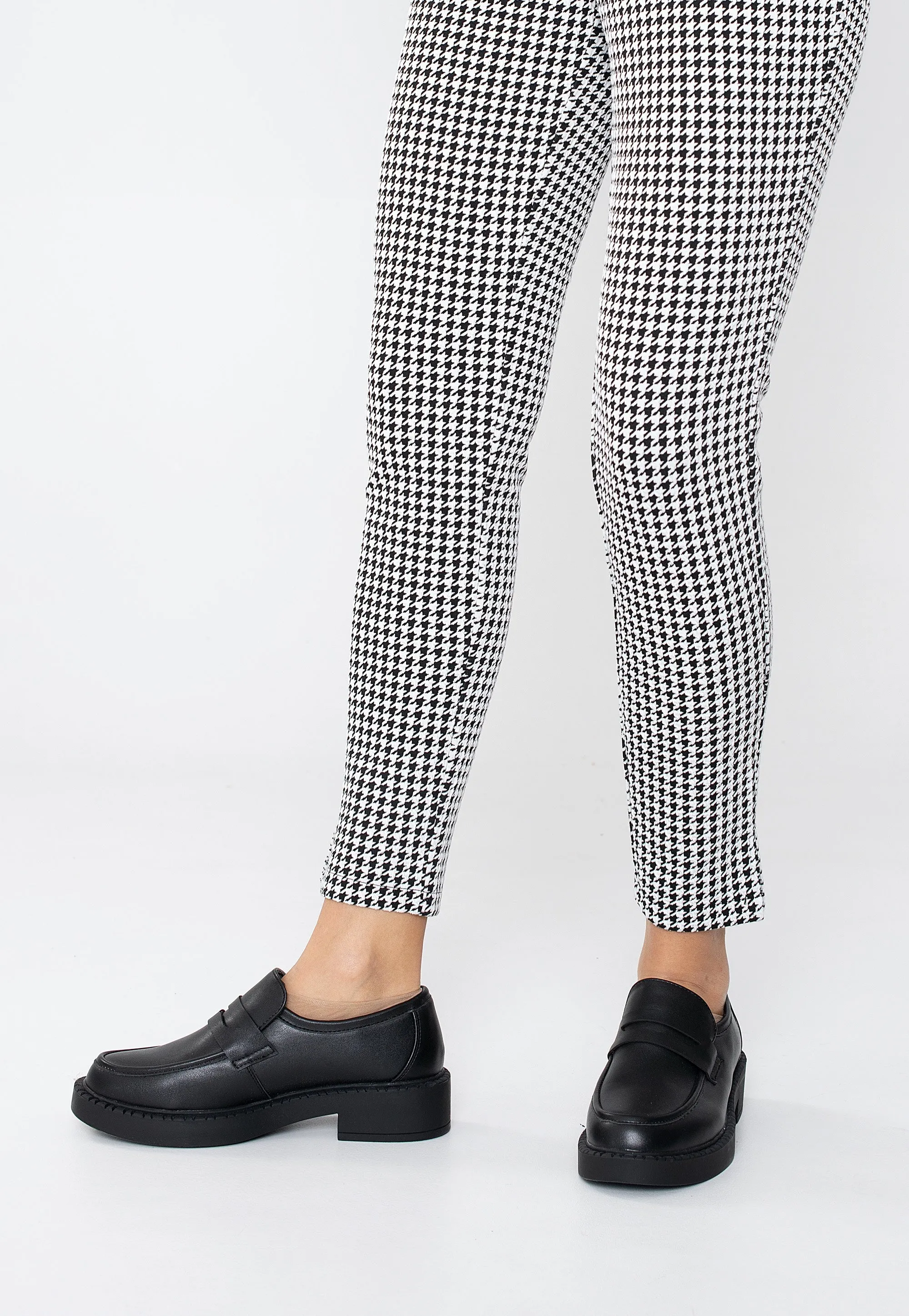 Koi Footwear - Dorado Black Tale Loafers Black - Girl Shoes