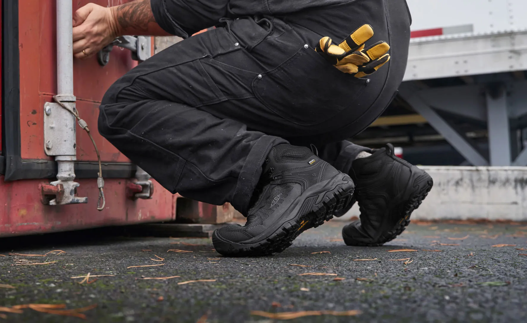 Men's Reno Waterproof Mid (Soft Toe)  |  Black/Black KEEN