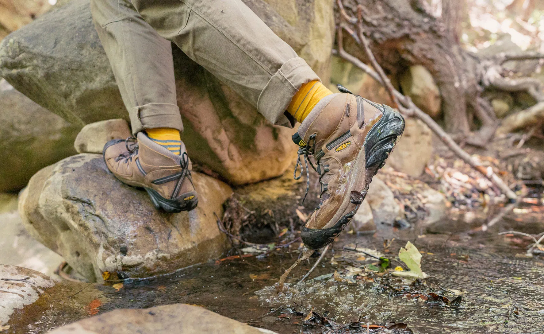 Men's Targhee II Mid Waterproof Hiking Boots  |  Black Olive/Yellow KEEN