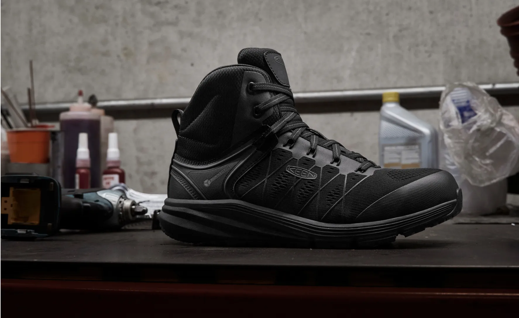 Men's Vista Energy Mid INT MET (Carbon Toe)  |  Black/Raven KEEN