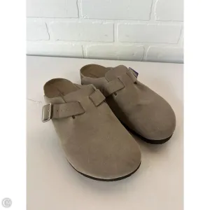 Shoes Flats By Universal Thread In Tan, Size: 9.5