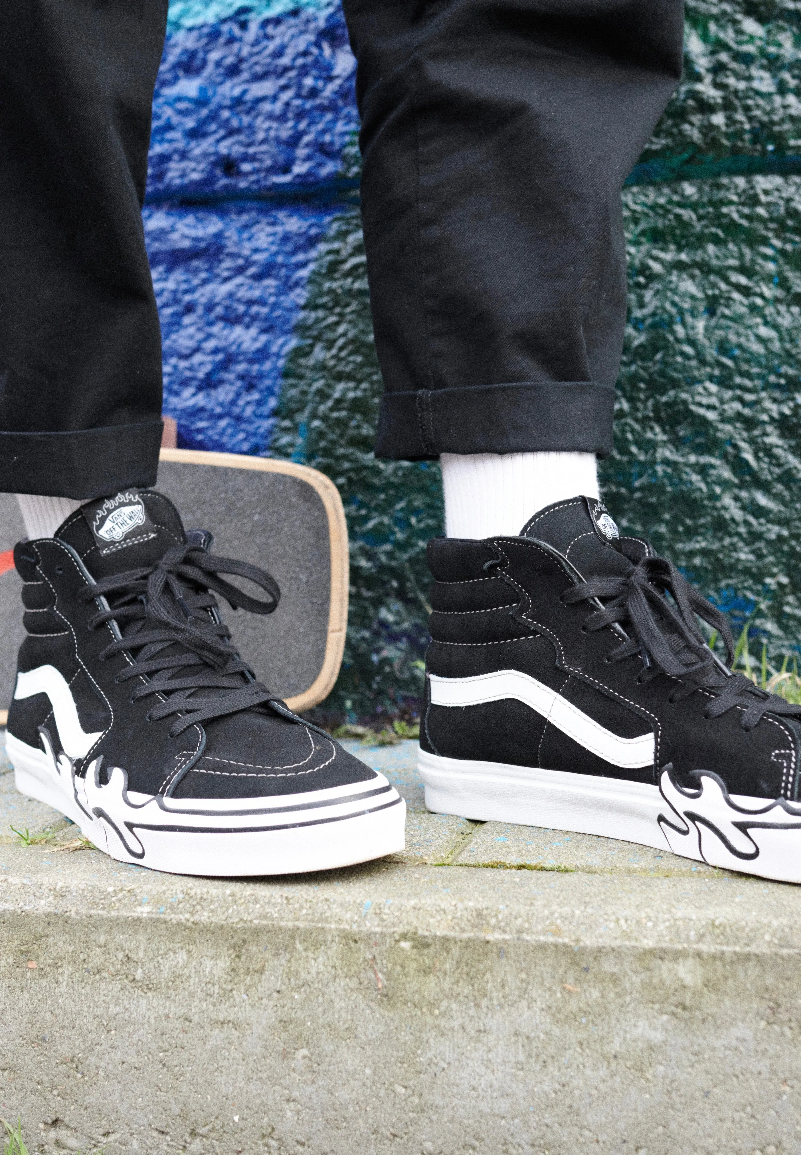 Vans - Sk8 Hi Flame Suede Black/White - Shoes