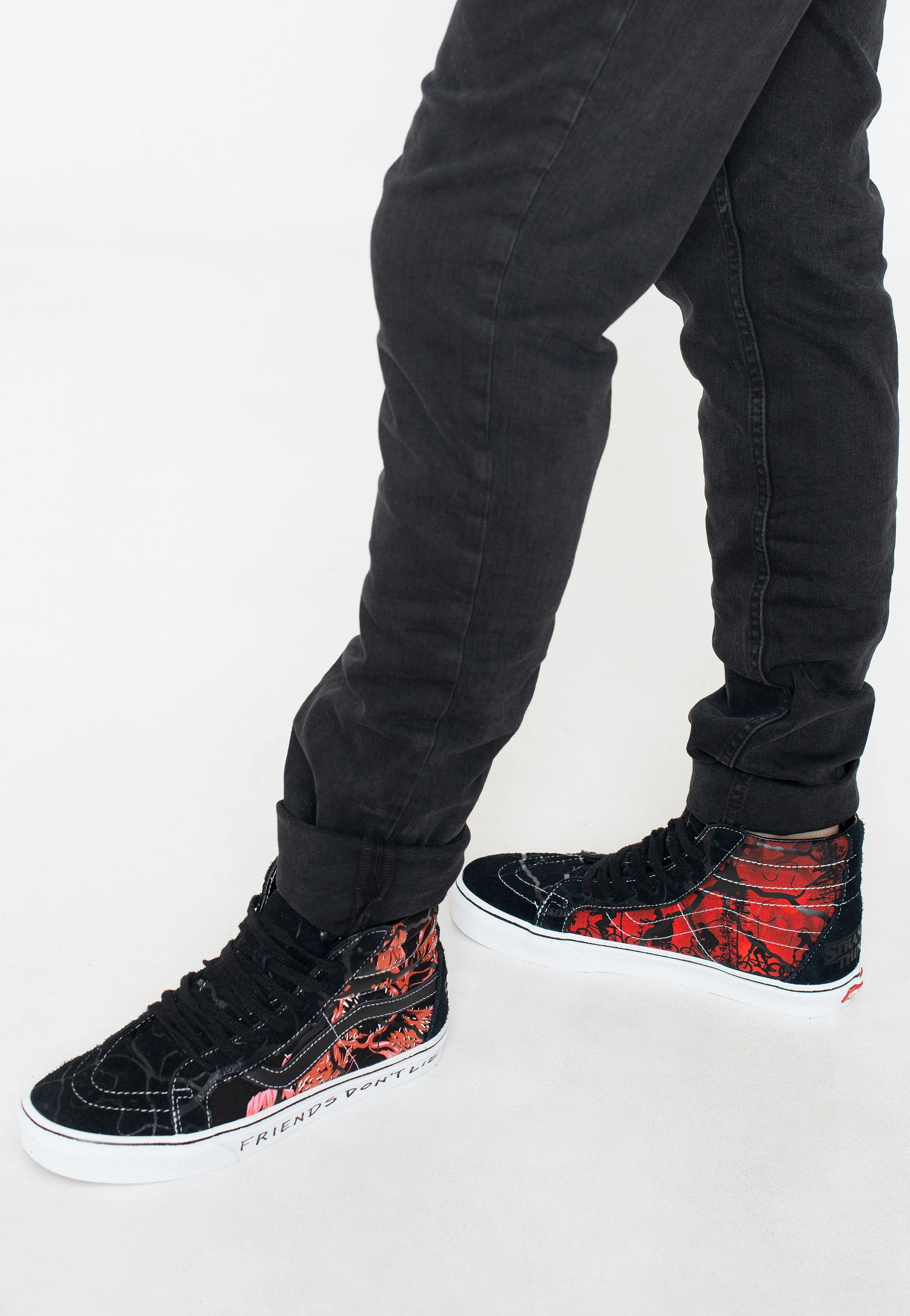 Vans x Stranger Things - Sk8 Hi Reissue Black/Red - Shoes
